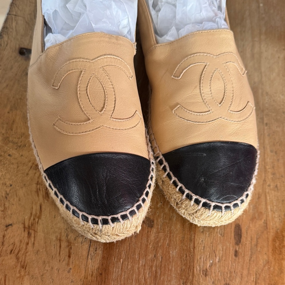 CHANEL Beige and Black Espadrilles - Picture 4 of 8